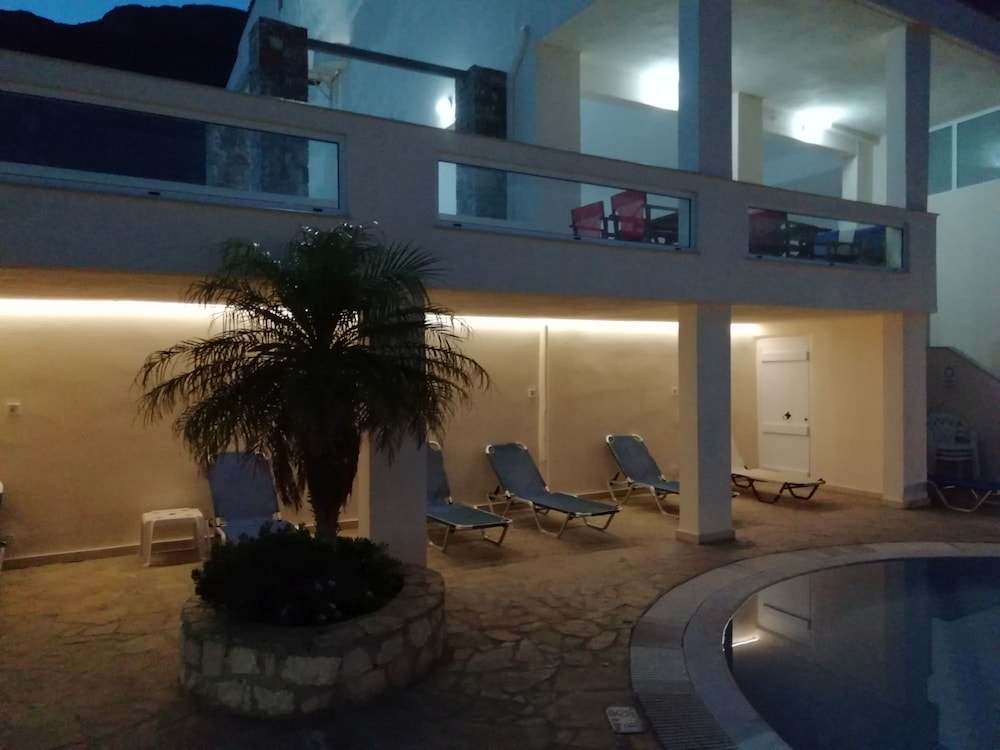 Creta Suites 17/70