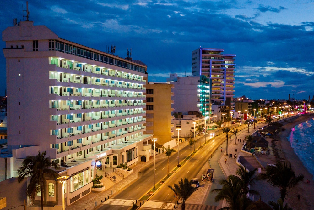 HOTEL HACIENDA MAZATLAN 8/64