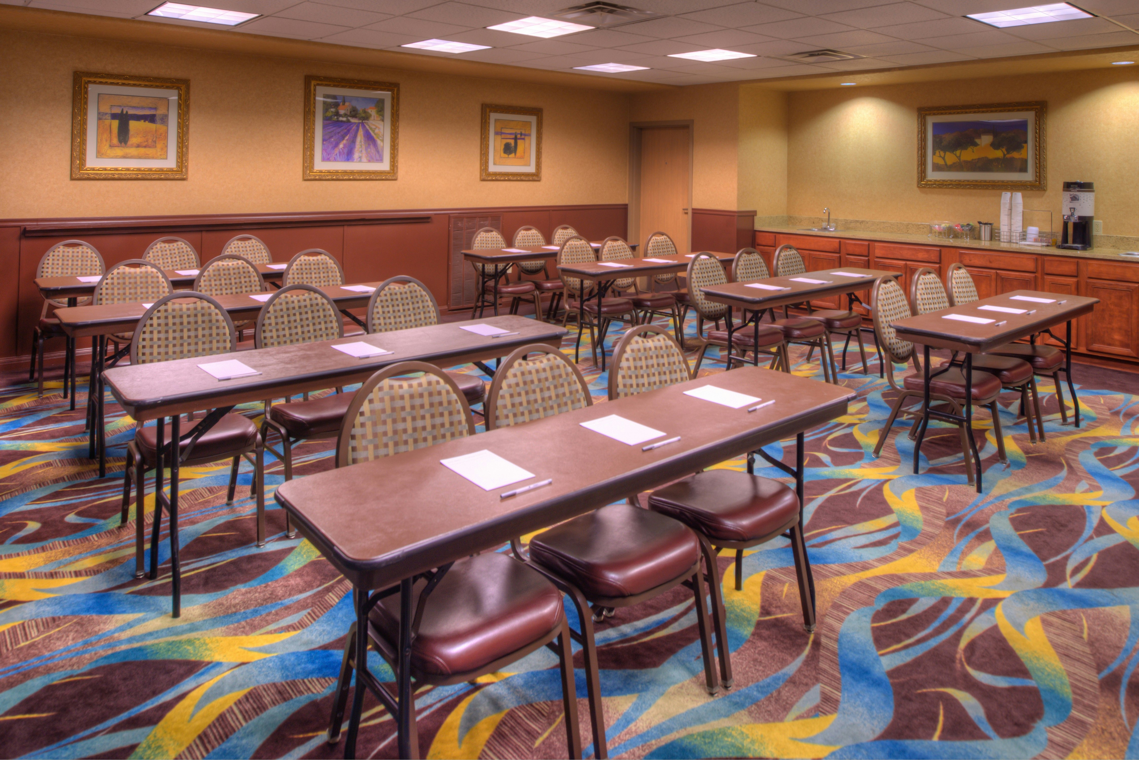 Hampton Inn Suites Ontario 51/60