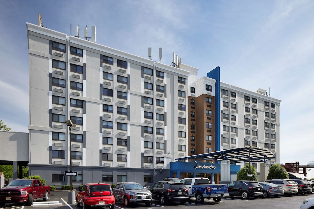 Hampton Inn Newark Airport 3/31