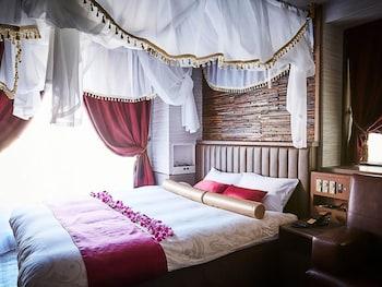 Grace, Double Bed, Smoking
