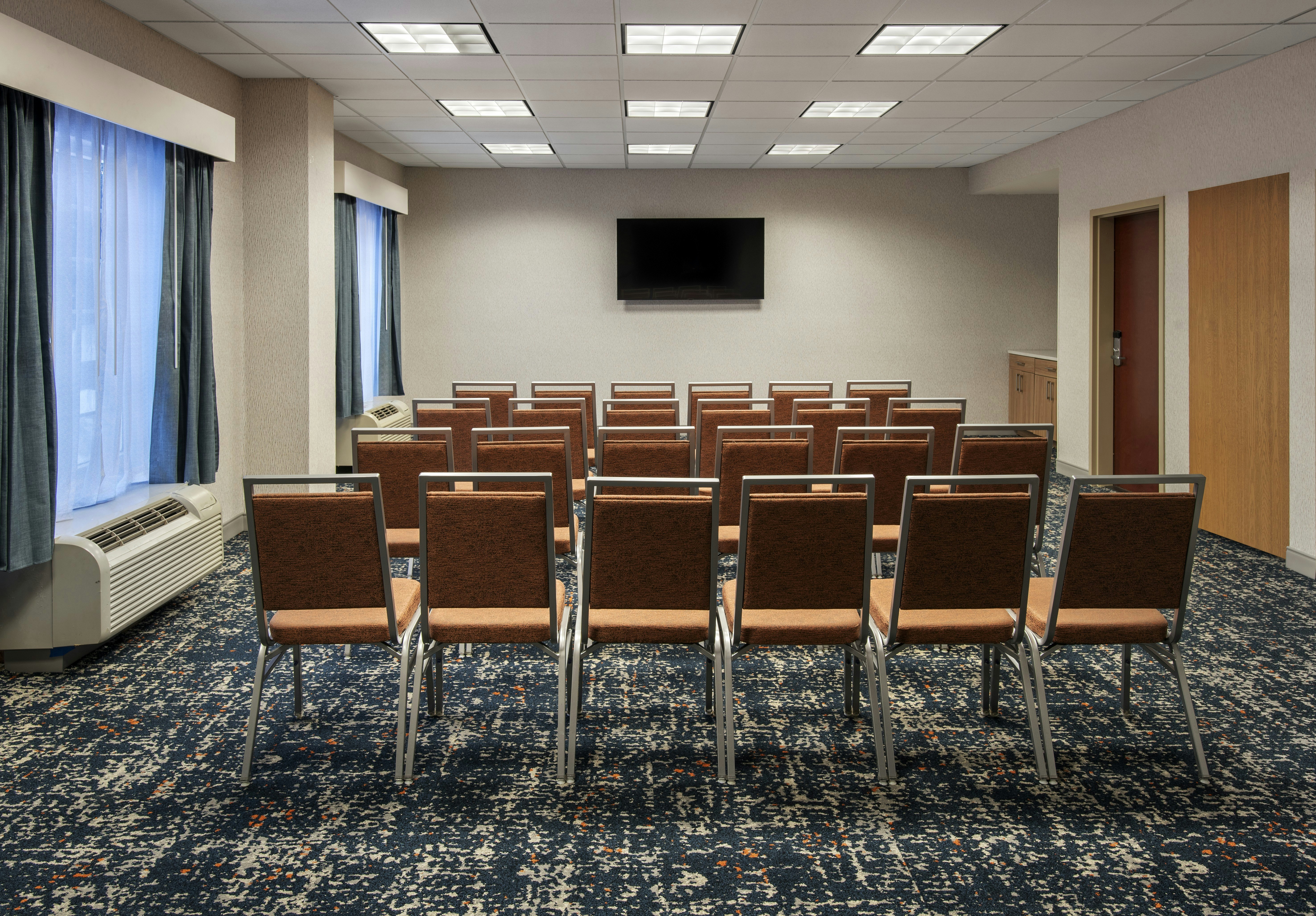 Hampton Inn & Suites Greenfield 23/29