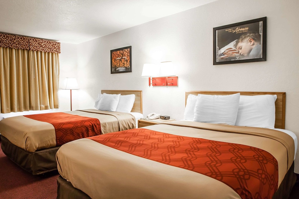 Econo Lodge Truman Inn 20/48