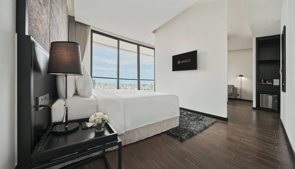 Lyve Inc Hotel And Residence 20/70