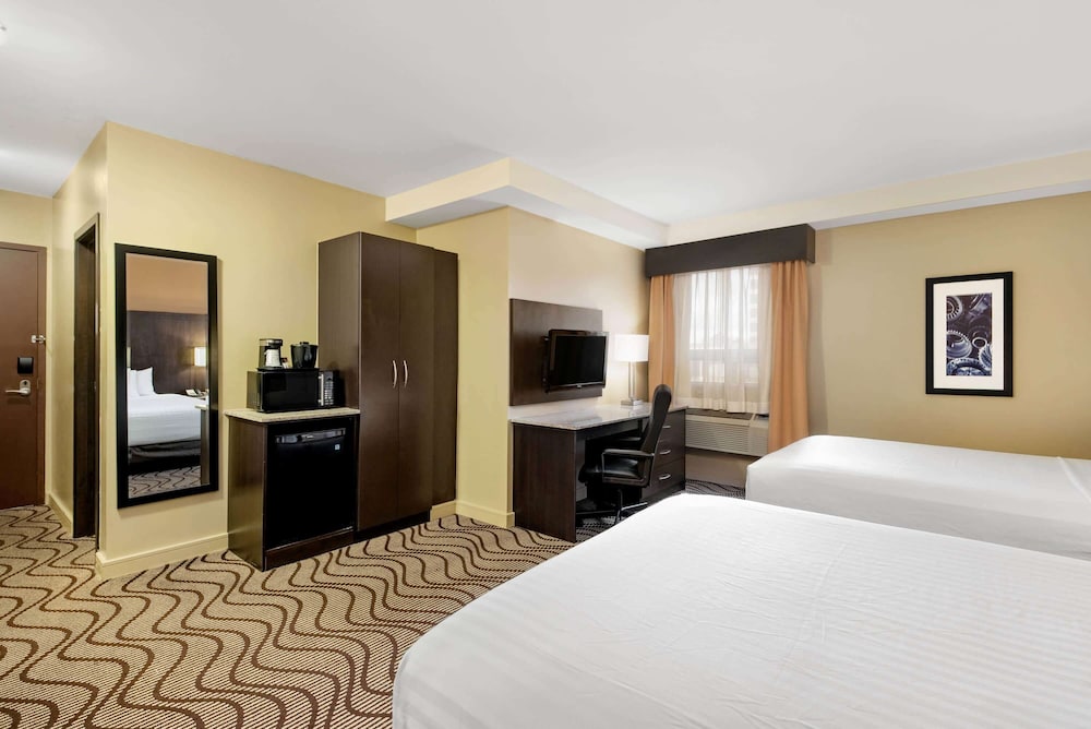 La Quinta Inn & Suites by Wyndham Oshawa 19/48