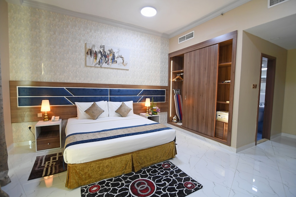 DELUXE, DOUBLE BED