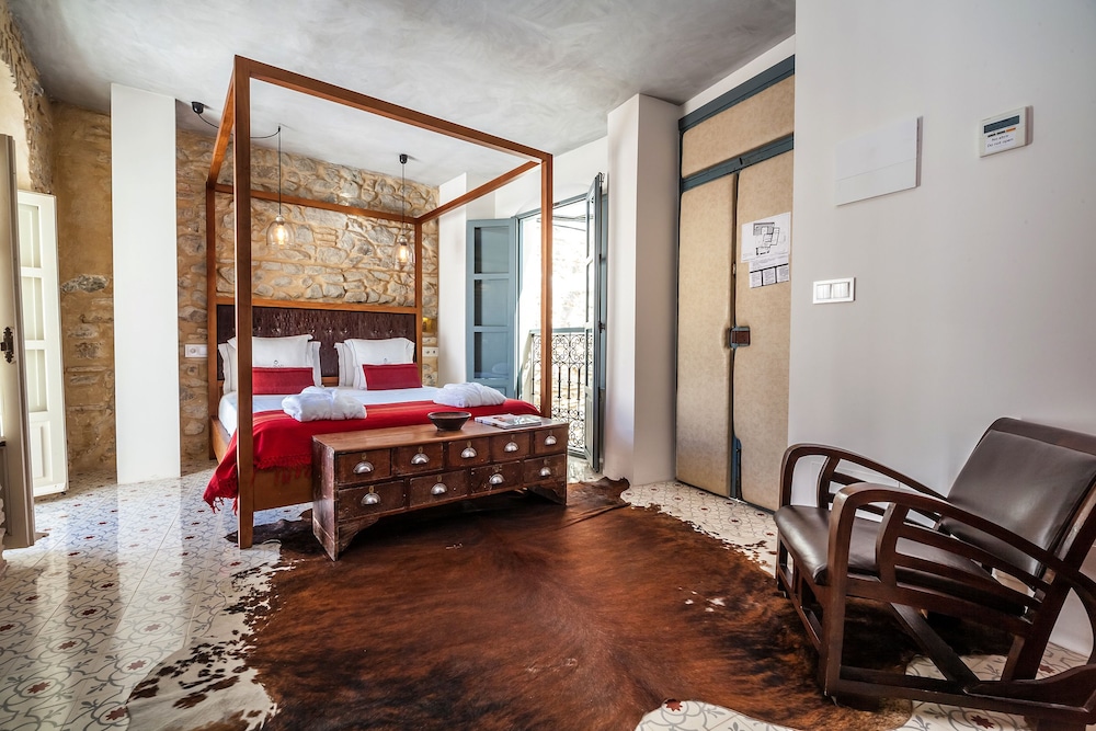 THE RIAD 10/28