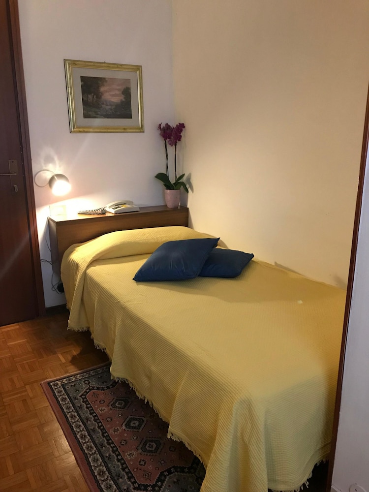 Room, Single, Single Bed, Garden View