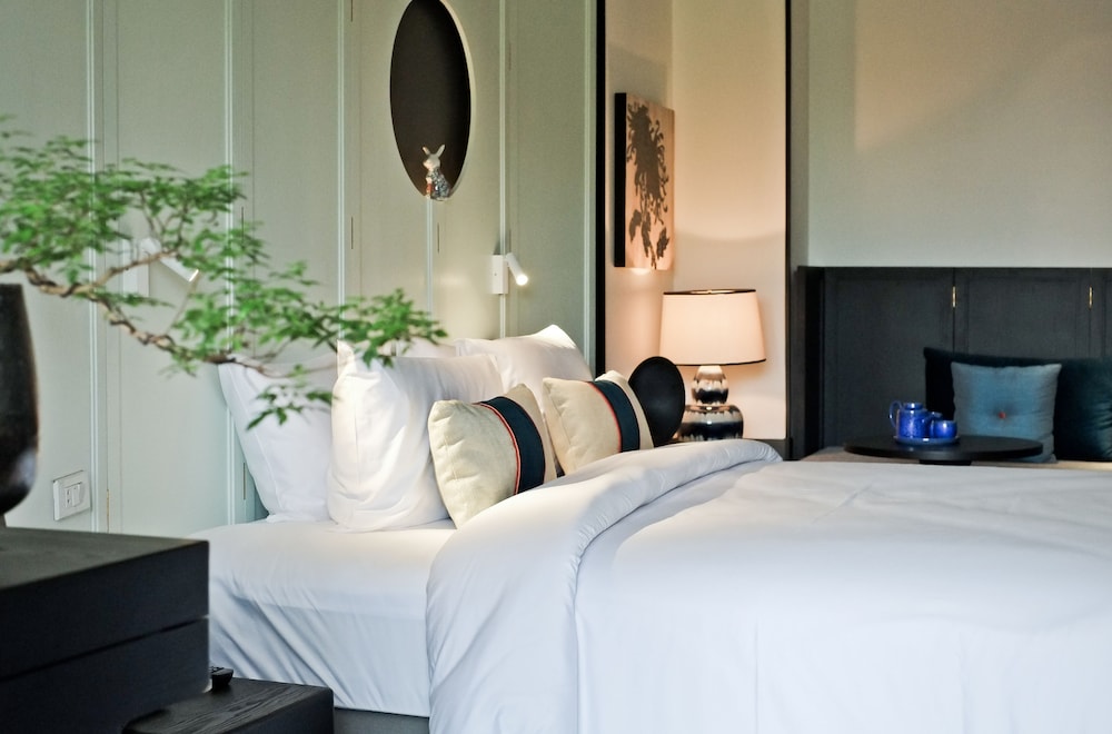 HOTEL DES ARTISTS PING SILHOUETTE 23/58