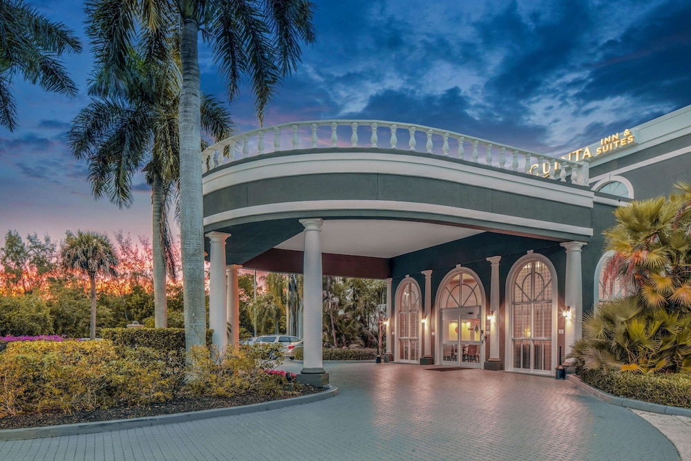 La Quinta Inn Suites By Wyndham Naples Downtown 5/48