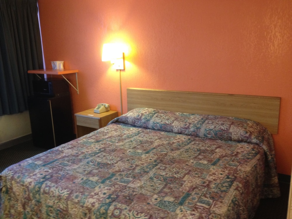 Red Carpet Inn & Suites Lima 8/64