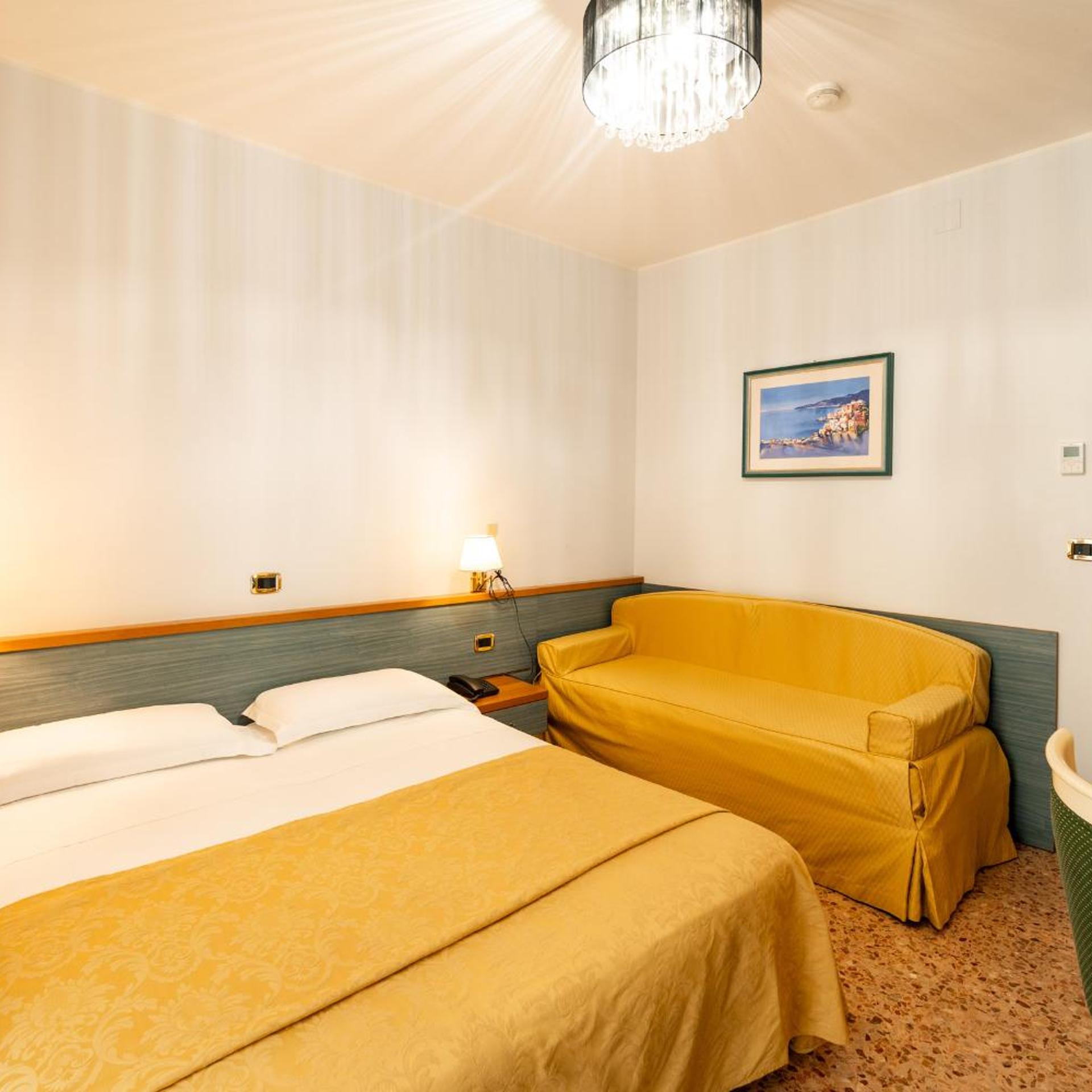 Room, Double or Twin Bed, Side Sea View, Balcony