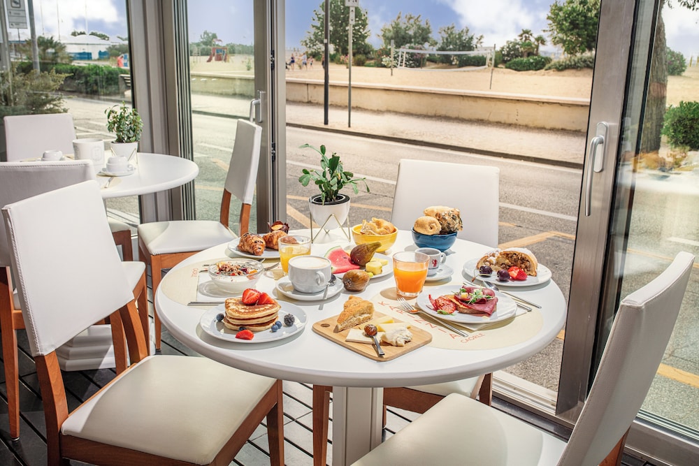 Karinzia Hotel 53/76
