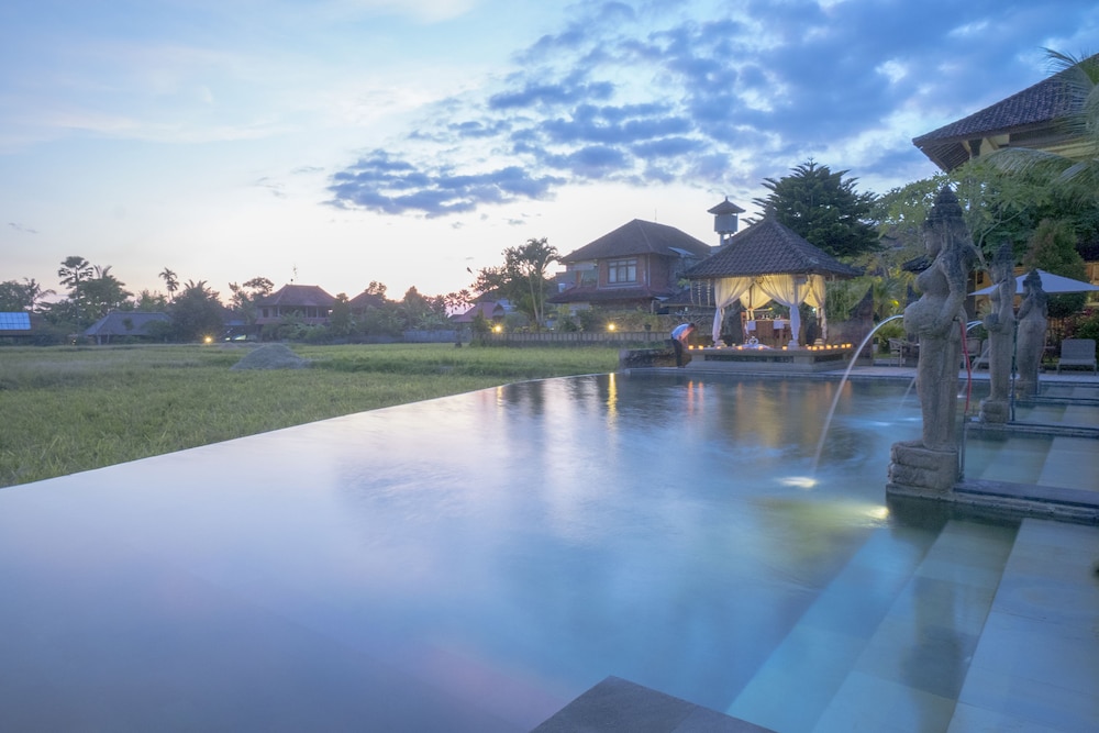 Cendana Resort Spa 65/70