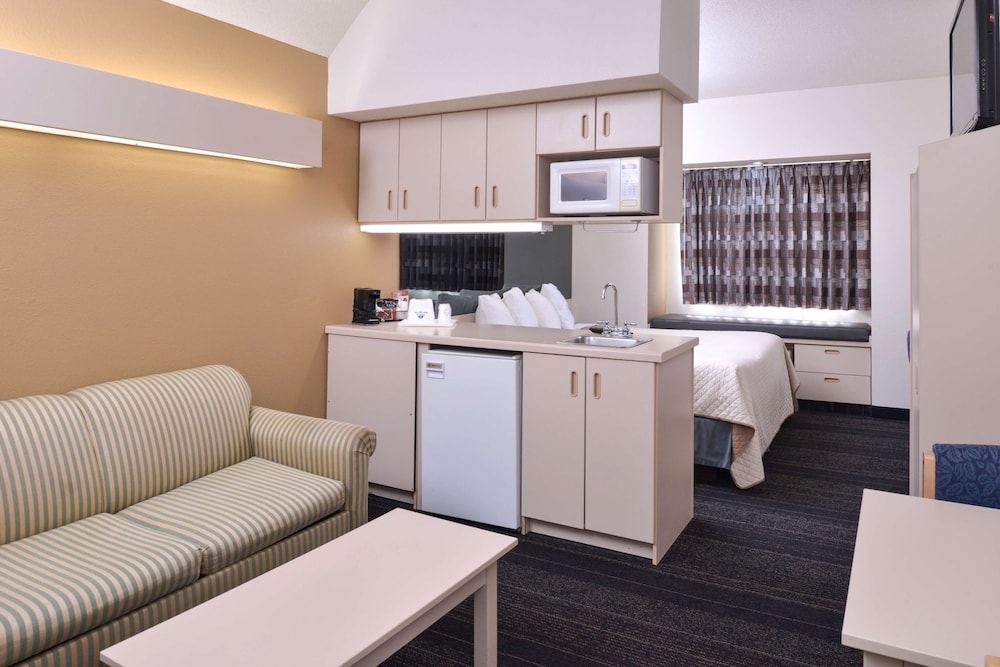 Americas Best Value Inn and Suites Maryville 24/39