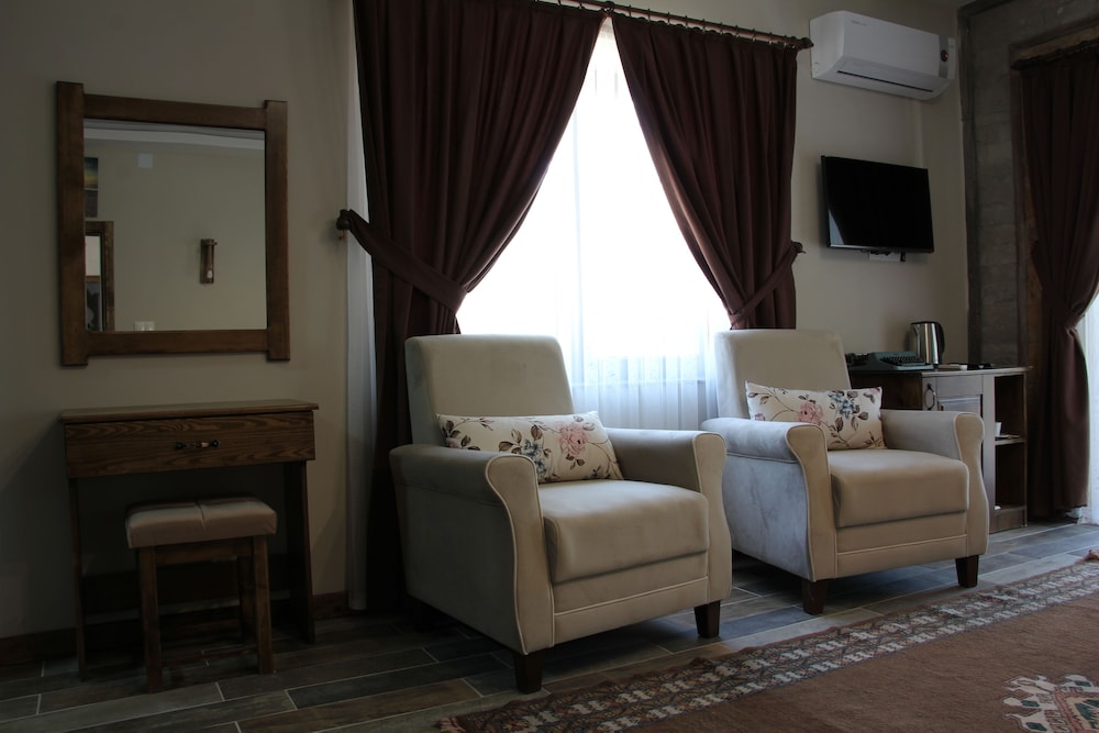 El Nazar Stone Suite 37/50