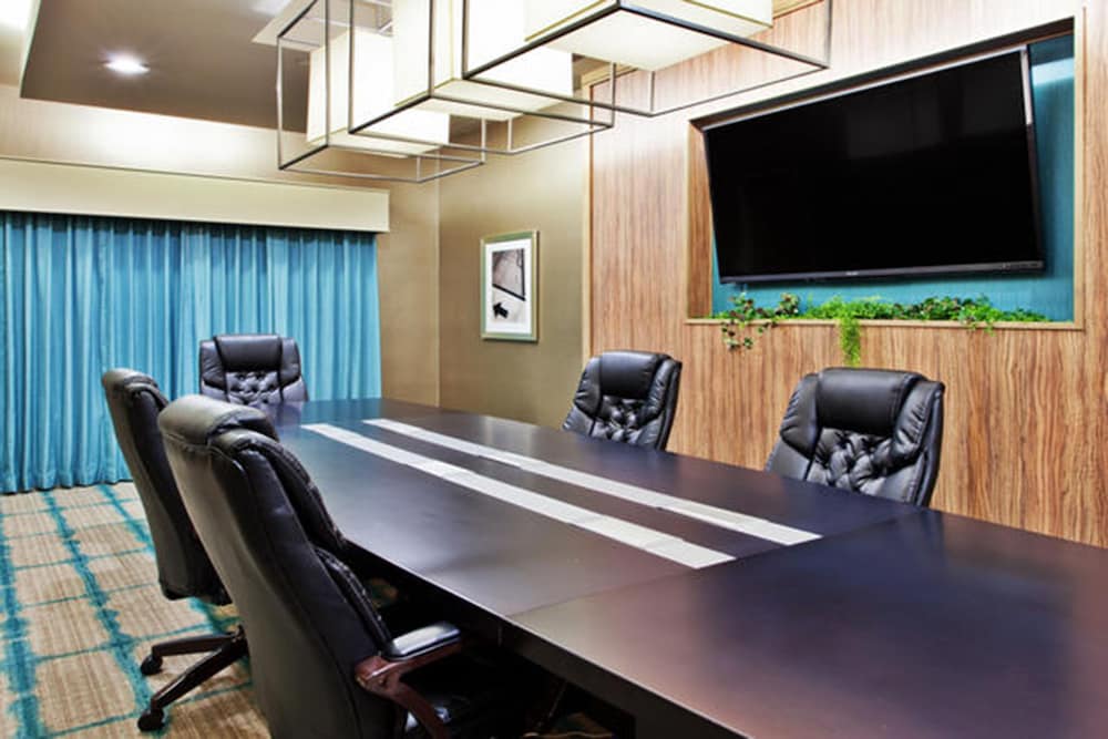 Holiday Inn Express Hotel And Suites Warner Robins North West 25/40
