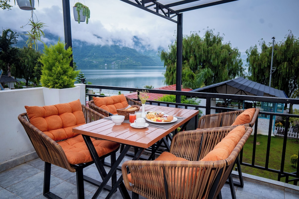 Majestic Lake Front Hotel & Suites 35/47