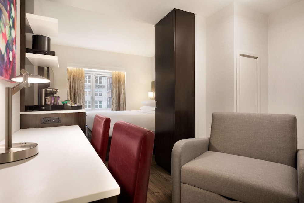 Embassy Suites by Hilton New York Manhattan Times Square 51/79