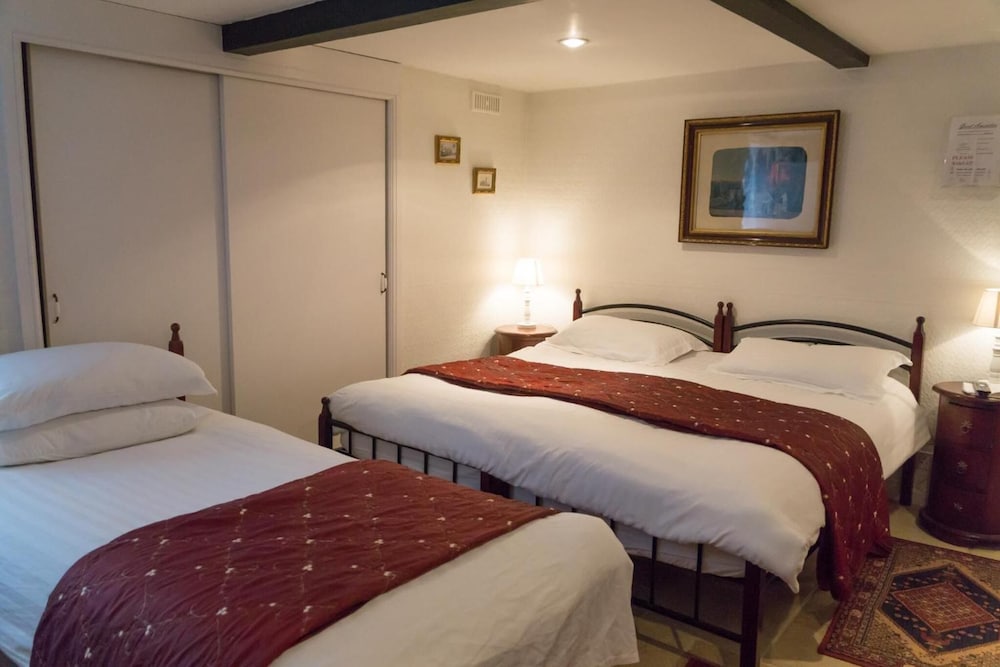 Hedley Villa Guest House 9/42