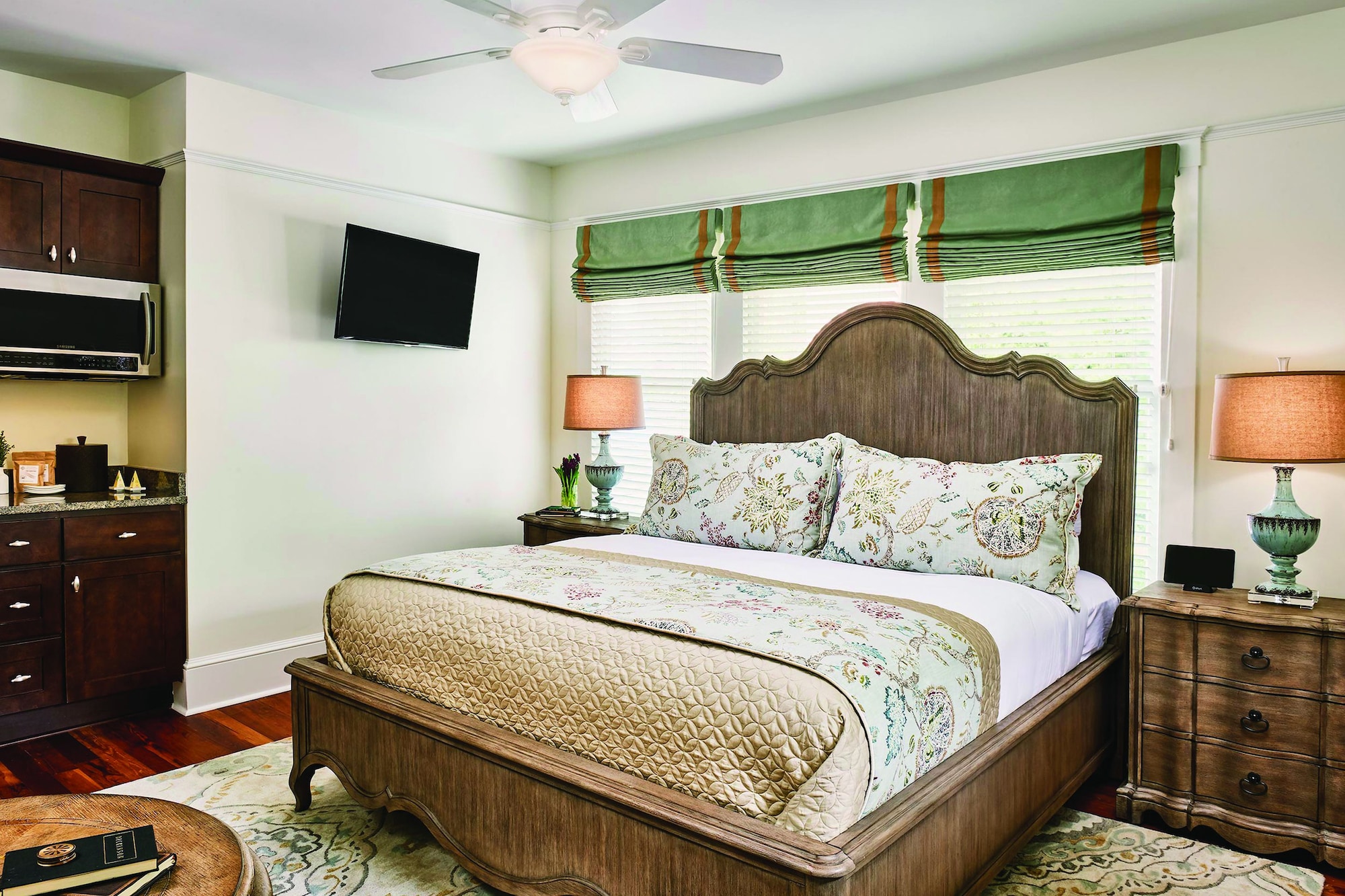 DELUXE, KING BED, BALCONY
