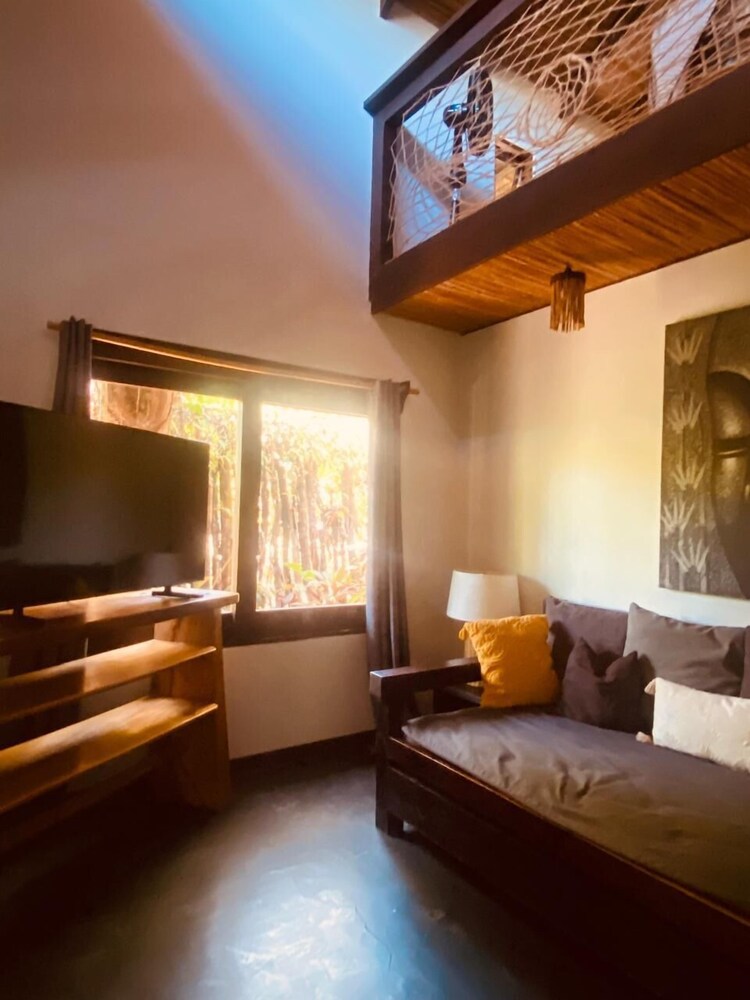 فيلا بسرير كينج وسريرين منفصلين بإطلالة على المسبح بغرفتي نوم بمطبخ، Lua Villas 3/8