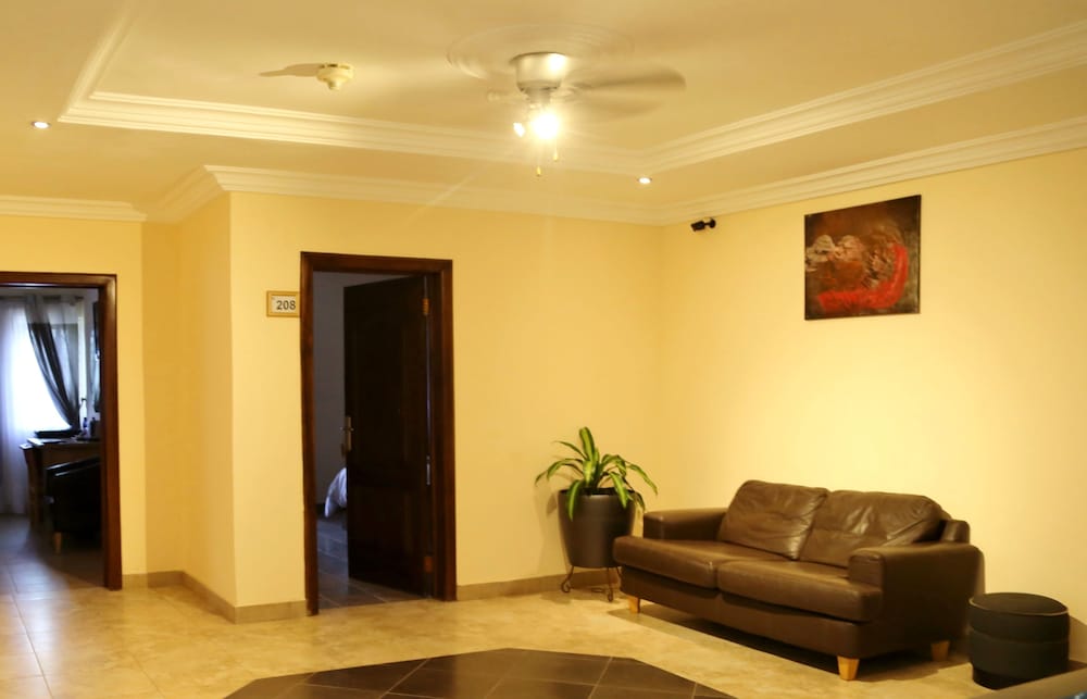Eden Vale Hotel 28/50