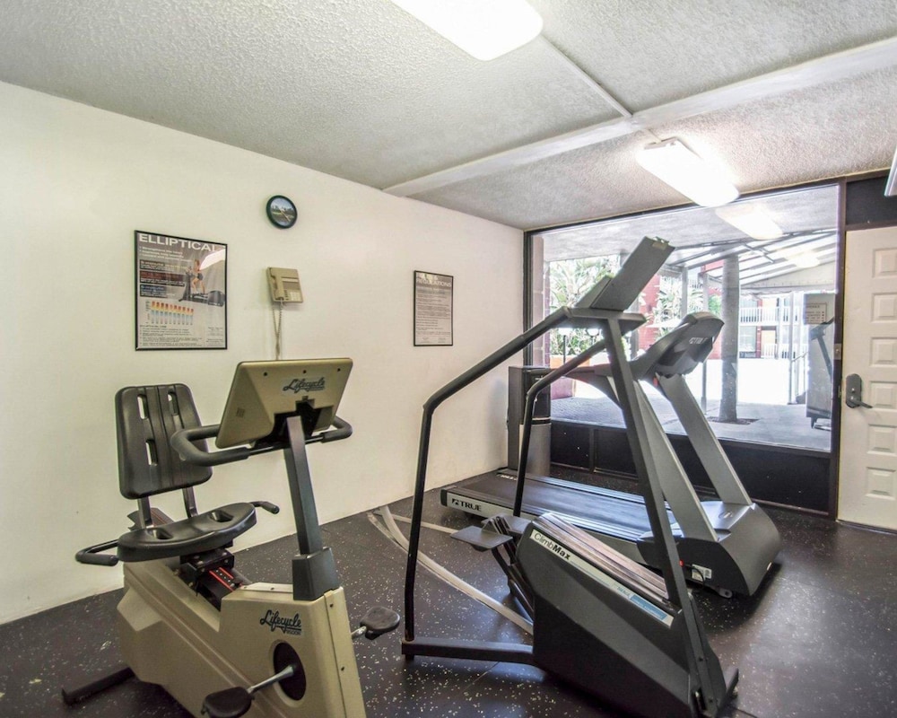 Quality Inn & Suites At Tropicana Field 24/39
