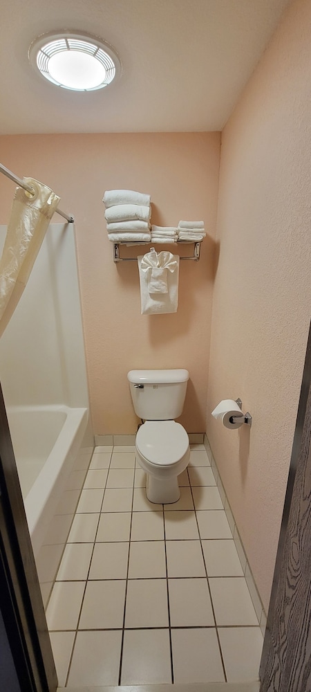 Mackinaw Budget Inn 29/50