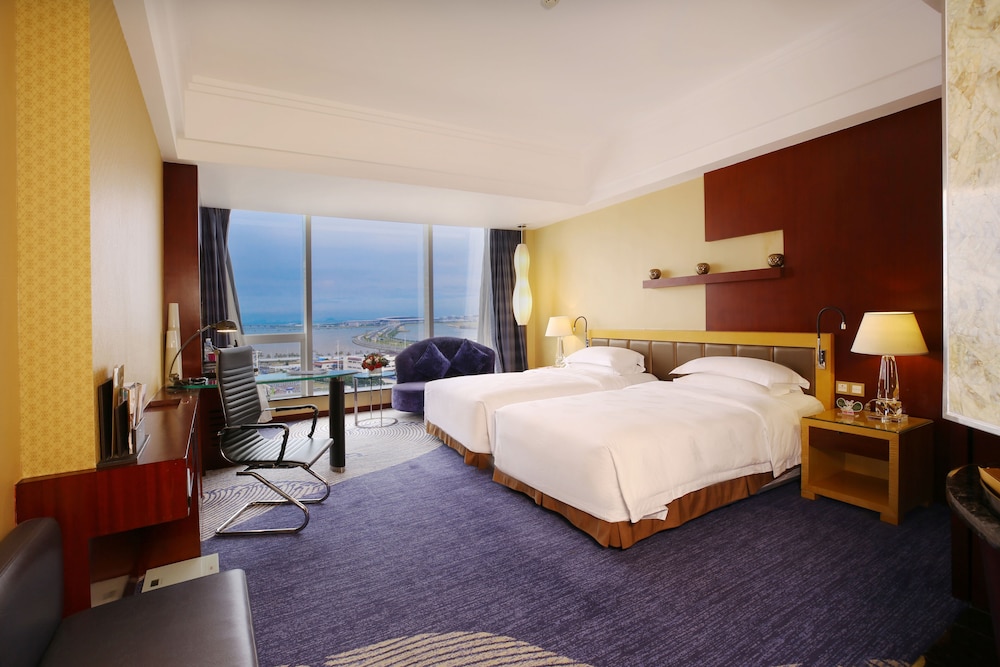 Zhuhai Charming Holiday Hotel 15/40