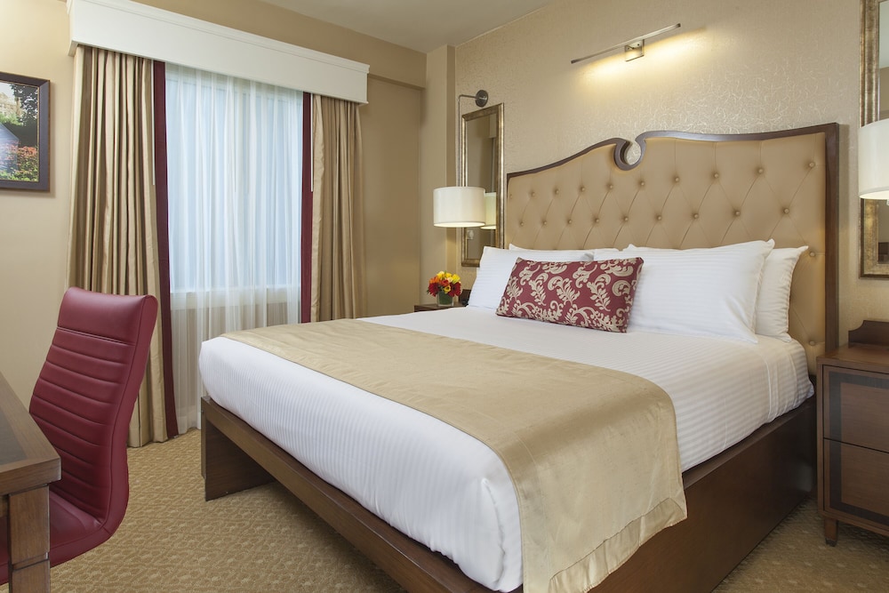 SUPERIOR, QUEEN BED
