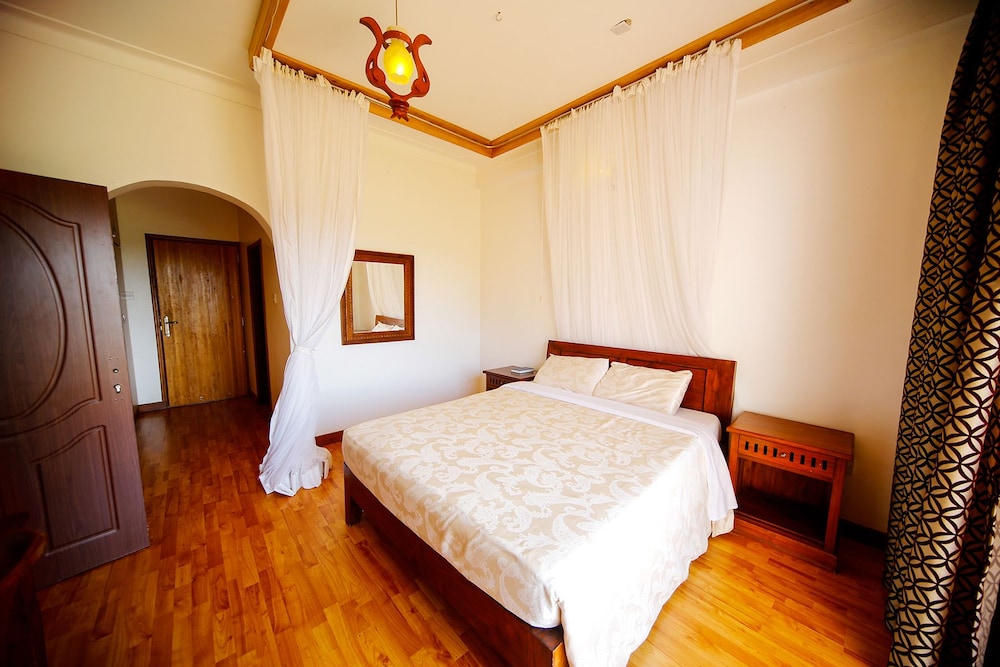DELUXE, DOUBLE BED, LAKE VIEW