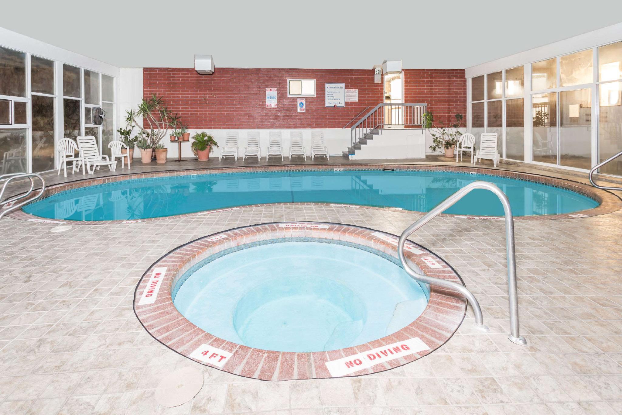 Days Inn by Wyndham Evanston WY 16/25