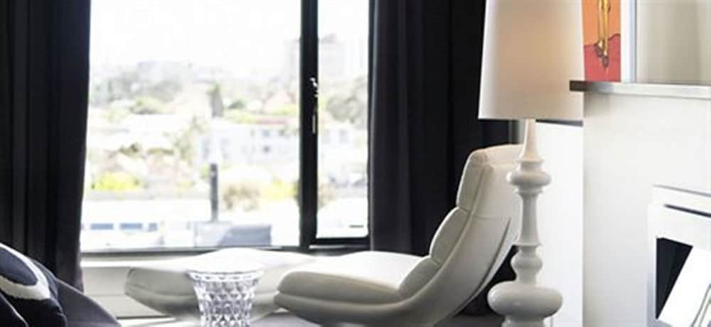 The Cullen Melbourne - Art Series 12/56