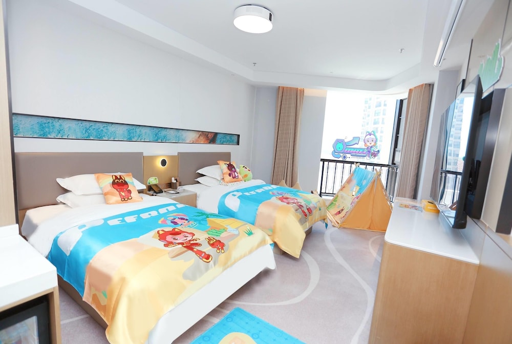 Hollywood, Family, Twin Beds