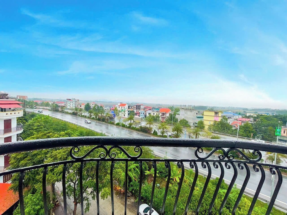 Chemi Hanoi Airport Hotel 36/40