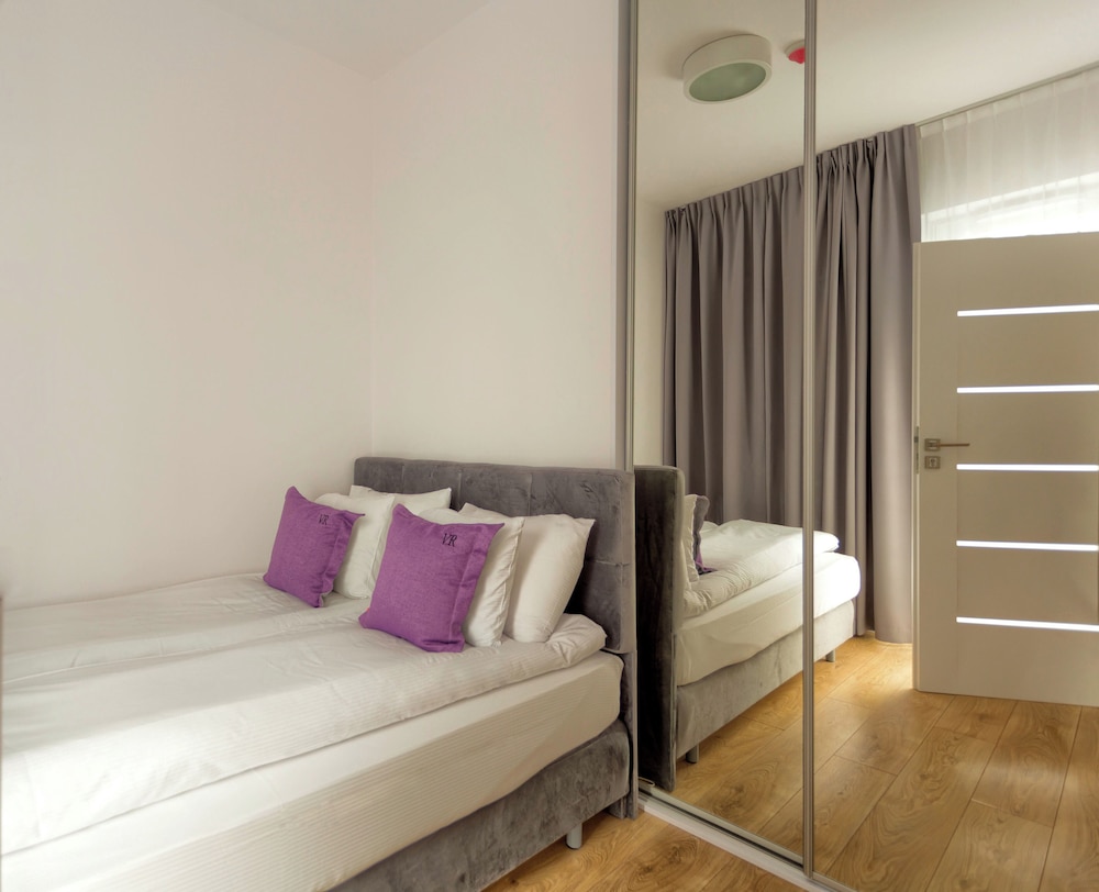 DELUXE, APARTMENT