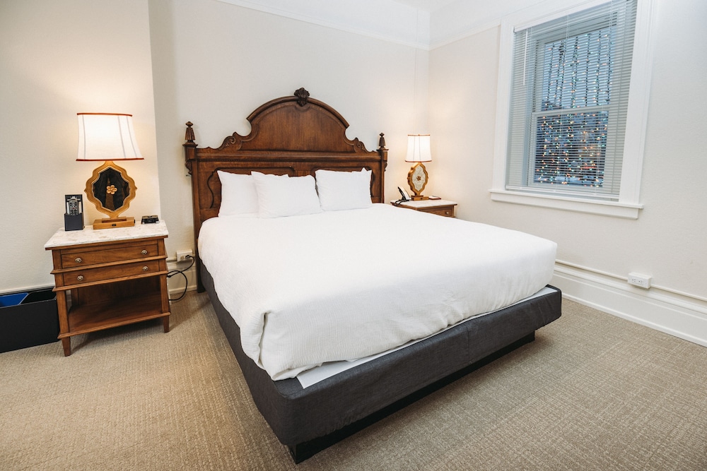 AMBASSADOR, SUITE