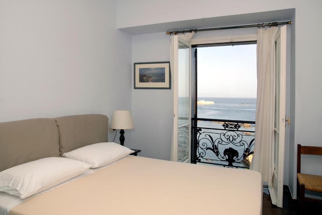 Standard, Double or Twin Bed
