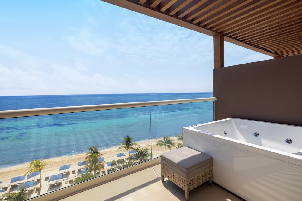 1 Bedroom, Diamond Club, Presidential, Luxury, Suite, King Bed, Ocean Front, Sofa، Royalton Splash Riviera Cancun, An Autograph Collection All-Inclusive Resort 4/7