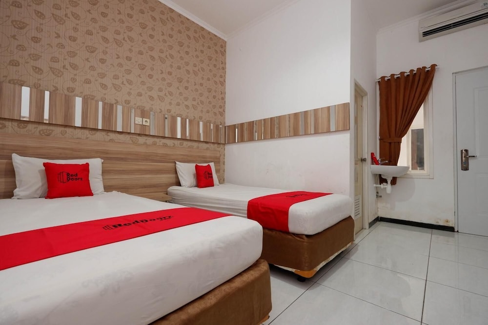 Reddoorz Near Plaza Simpang Lima 7/32