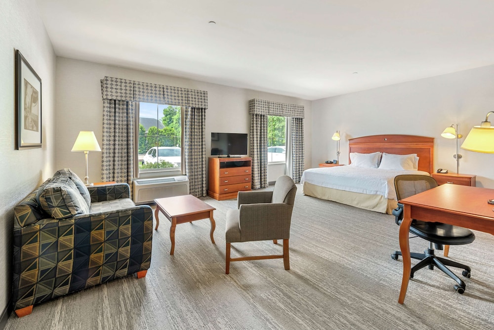 Hampton Inn and Suites Mystic 33/56