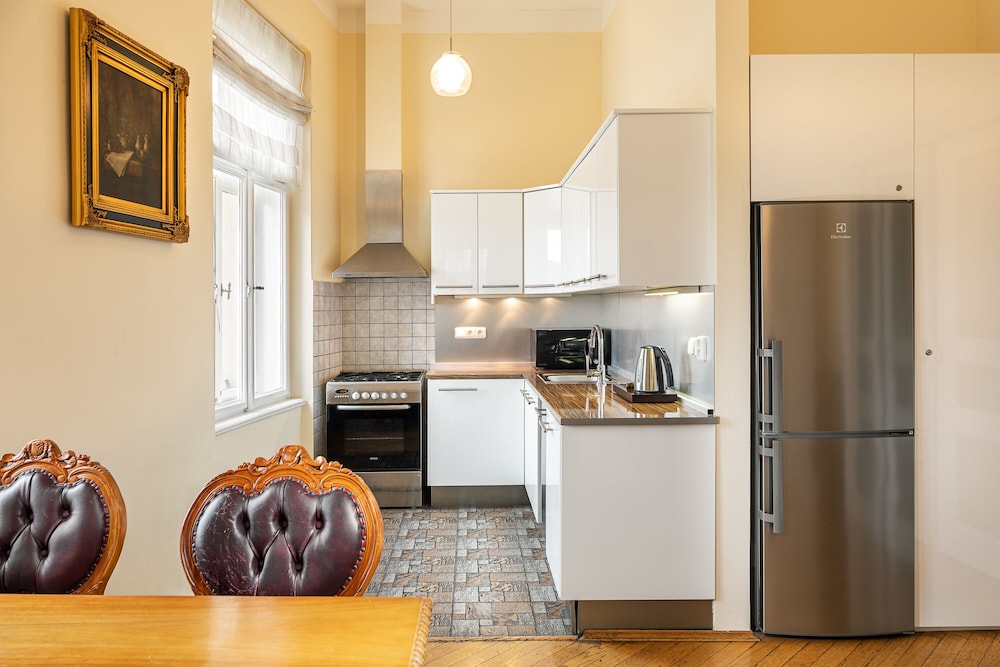 Apartments by BHG 9/48