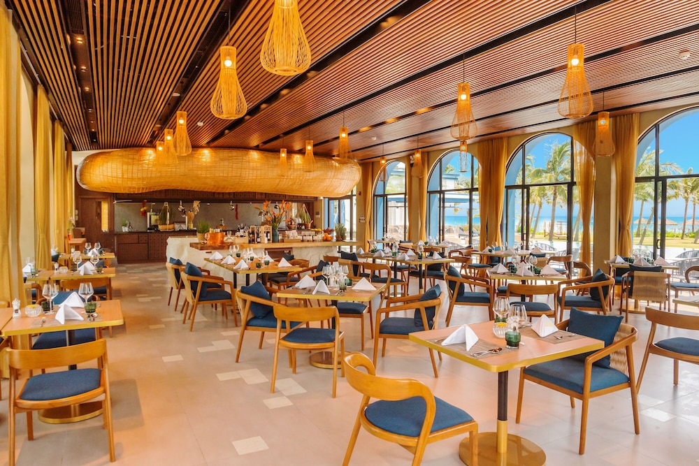Wyndham Royal Beachfront Resort & Spa Hoi An Danang 45/59