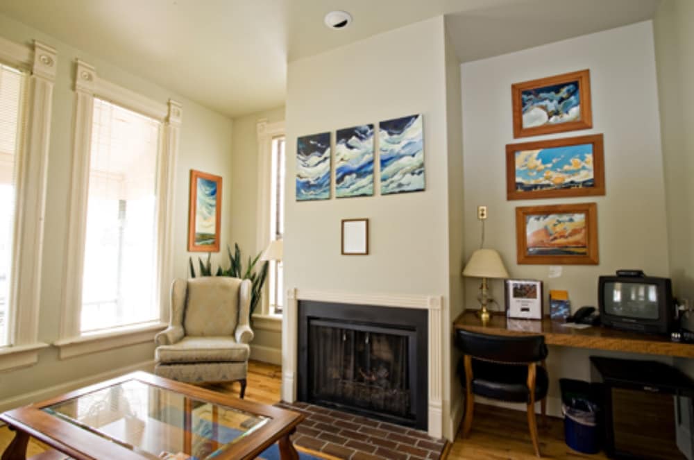 Queen Anne Bed And Breakfast 48/70