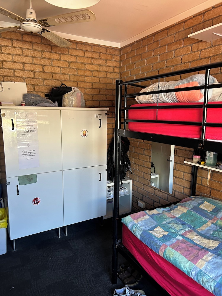 The Shiralee - Hostel 34/57