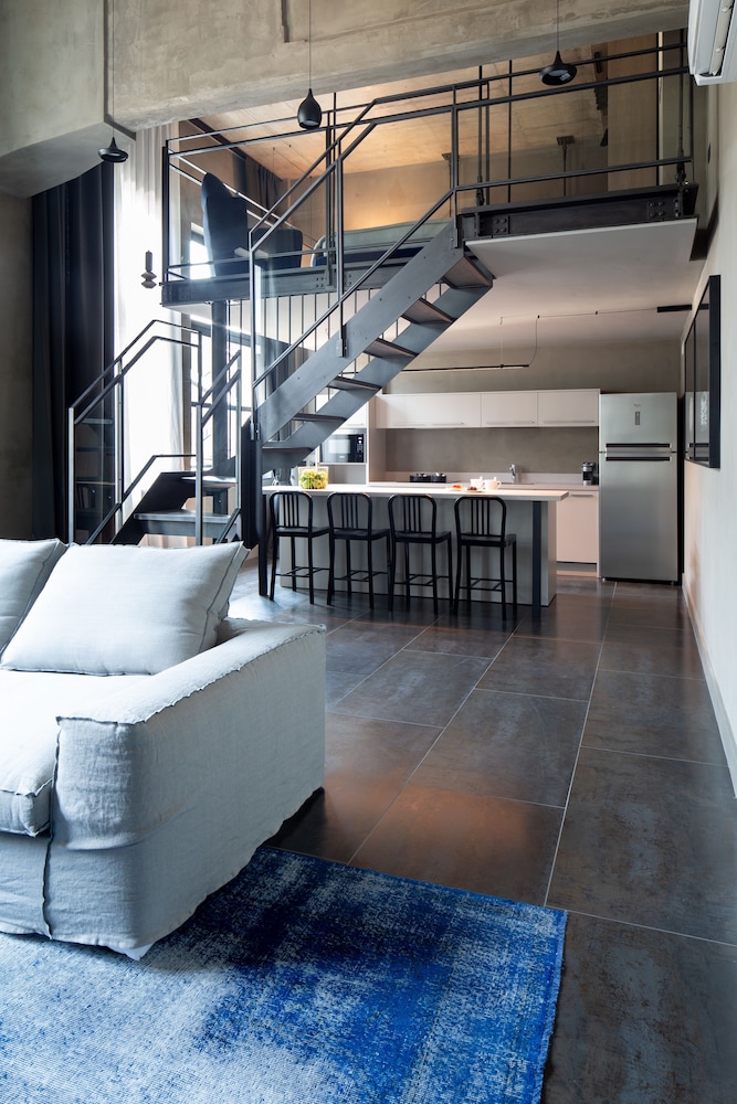 Edit Lofts 63/65