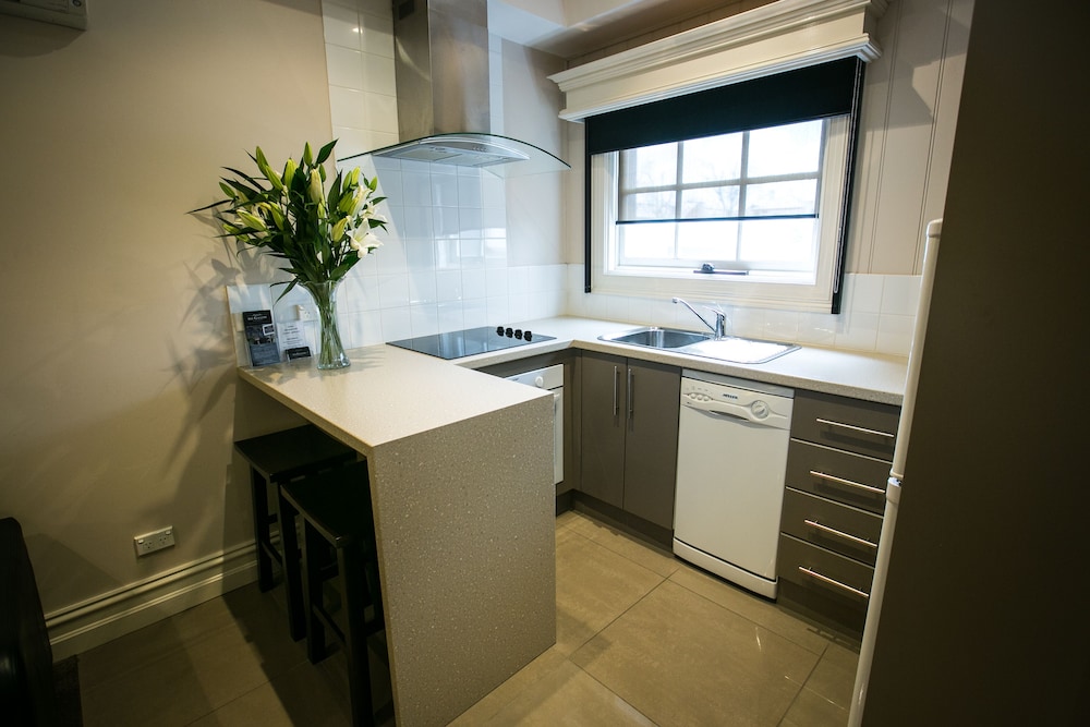 GALLERY APARTMENTS 2/38