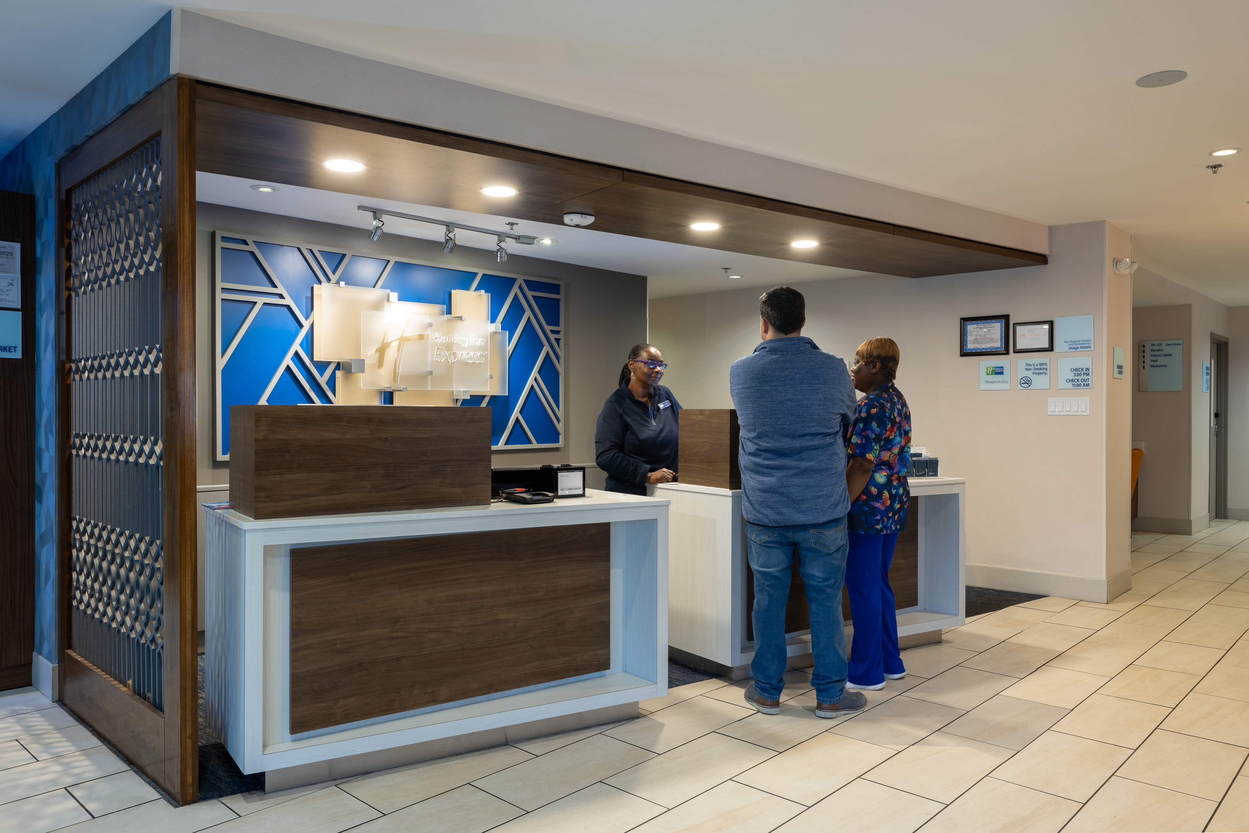 Holiday Inn Express Charleston US Hwy 17 & I-526 6/77