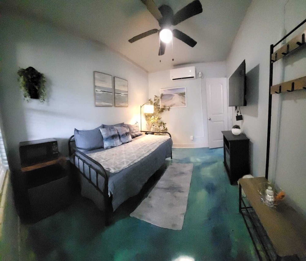 Shamrock Cove Inn 20/50